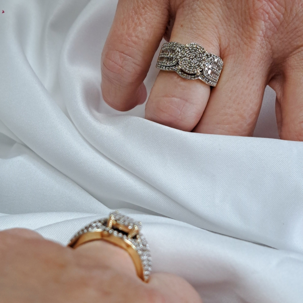 1.27ctw. ROUND BAGUETT CROWN TOP WHITE DIAMOND CLUSTER 10K YELLOW GOLD RING - Picture 7 of 16